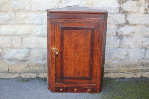 Antique Mahogany Corner Cupboard; having two inner shelves, the cupboard opens to the left, approx 61 x 34 x 101 cms