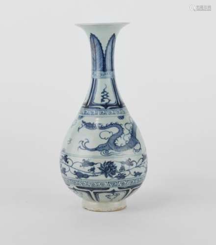 Vase yuhuchunping, Chine dans le style de la dynastie Yuan - Porcelaine bleu blanc [...]