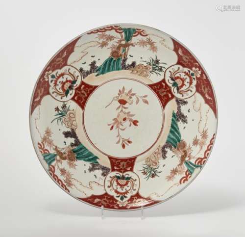 Grand plat Imari, Chine, fin XIXe s - Porcelaine émaillée vert rouge et or à [...]