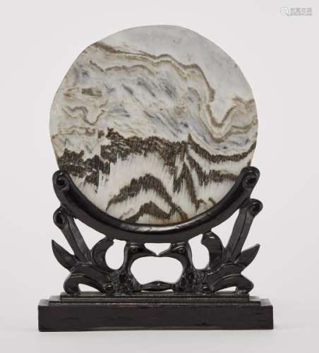 Pierre de rêve circulaire, Chine - Sur socle en bois, D 19,5 cm -