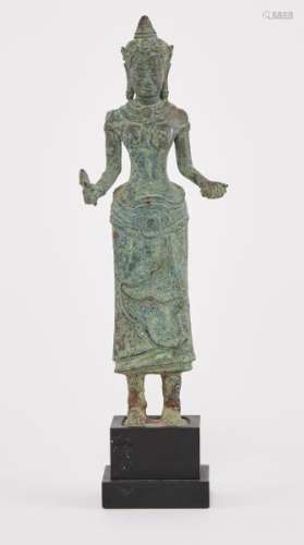 Uma ou Prajnaparamita, Khmer, style du Bayon, XIIe s - Figuré debout, bronze à [...]