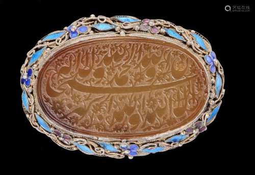 Amulette talismanique montée en broche, Iran, époque Qajar (1786–1925) - Agate, [...]