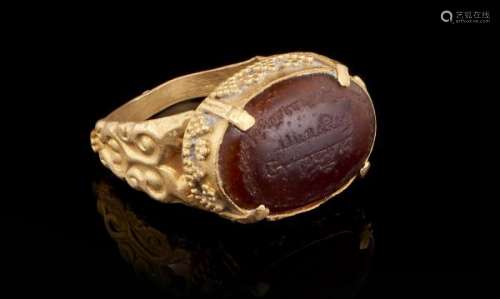 Bague sertie d'une intaille sur cornaline, Iran, époque Seldjoukide ou postérieur - [...]