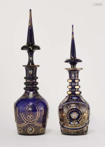 Deux carafes, Bohème, XIXe s. pour le marché Qajar - Verre bleu nuit, émaux [...]