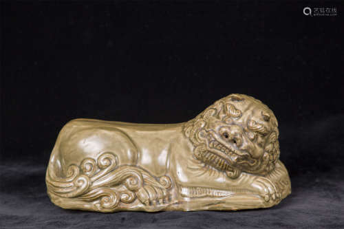 耀州窑青釉狮形枕