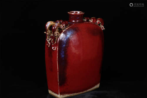 红釉四螭系扁瓶