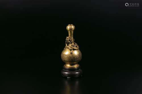 铜镀金神兽卷花瓶