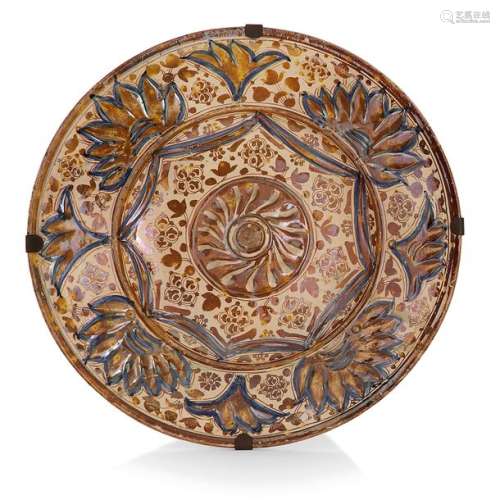 FAÏENCE ROUND PLATE, MANISES, 16th century, with l…