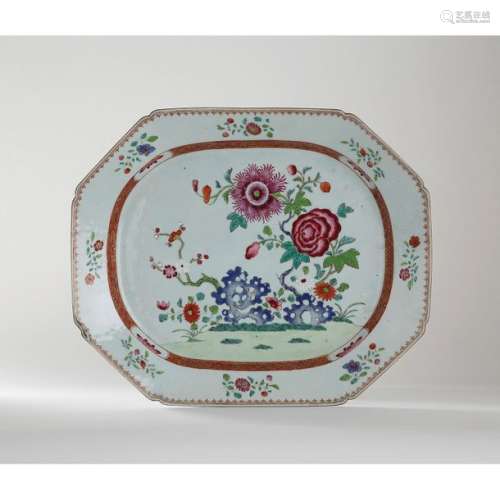 RECTANGULAR PLATE IN PORCELAINE WITH PANS COUPÉS, …