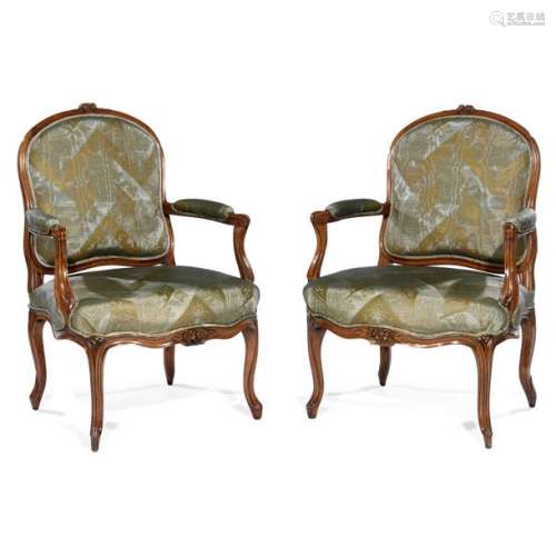 PAIR OF FAUTEUILS TO BE DOSSIERED IN THE QUEEN, st…