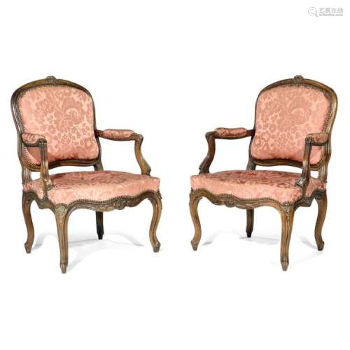 PAIR OF FAUTEUILS TO BE DOSSIERED IN THE QUEEN, ER…