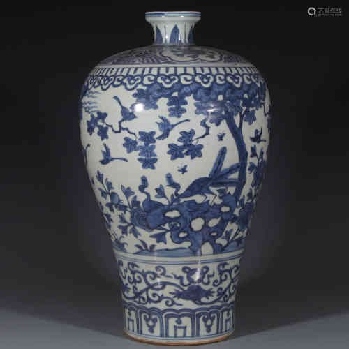 A Chinese Blue and White Porcelain Vase