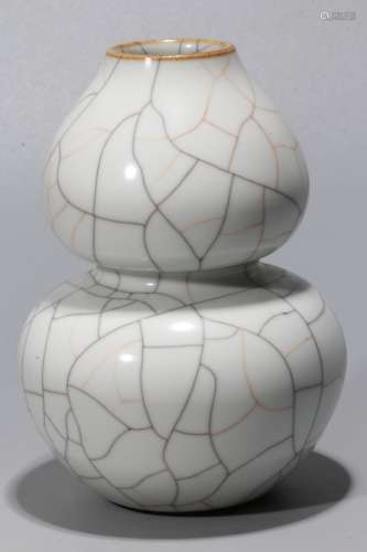 A Chinese Ge Type Gourd Shape Porcelain Vase