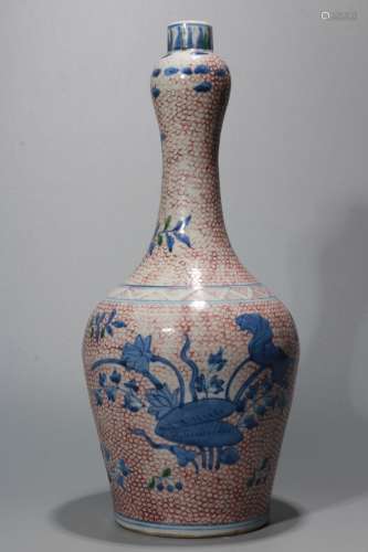 A Chinese Wucai Porcelain Vase of Garlic Head