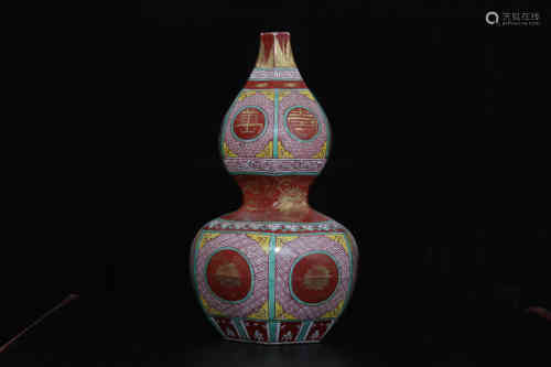 A Chinese Wucai Porcelain Gourd Sharp Hexagon Vase