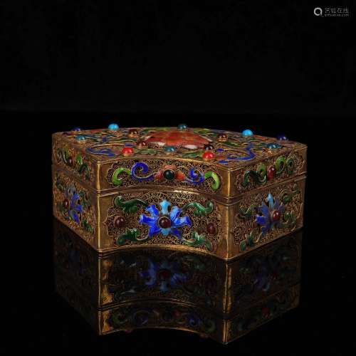 A Chinese Gilt Silver Jewelry Box with Cover and Inlaid