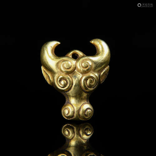 A Chinese Gold Decoration 