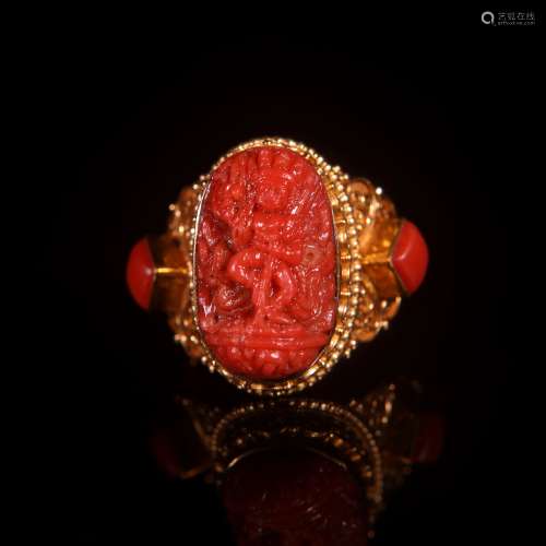 A Chinese Gold Ring with Carved Ruby Inlaid