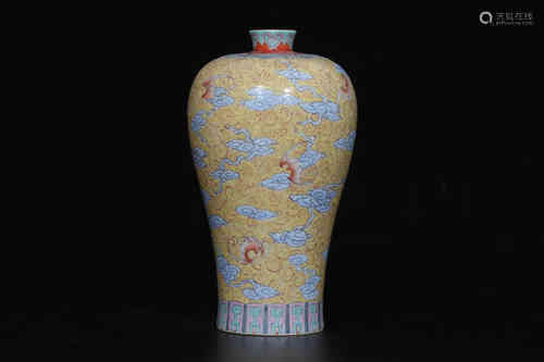 A Chinese Yellow Glazed Porcelain Vase