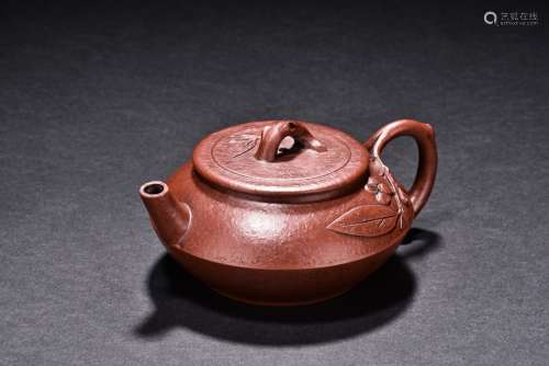 A YIXING TEAPOT WITH INSCRIPTION ON BASE