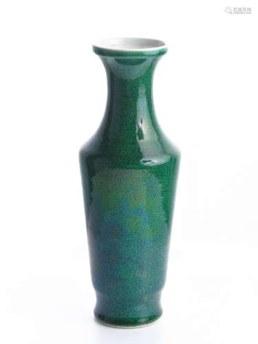 A GREEN GLAZED CRACKLE PATTERN VASE