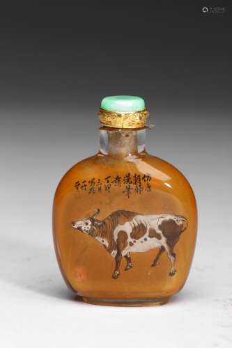AN INSIDE-PAINTED 'COW' SNUFF BOTTLE