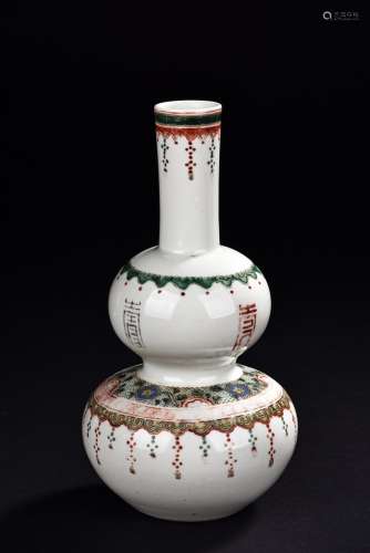 A WUCAI DOUBLE GOURD VASE