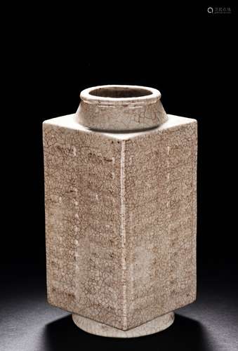 A GE-TYPE CONG FORM VASE