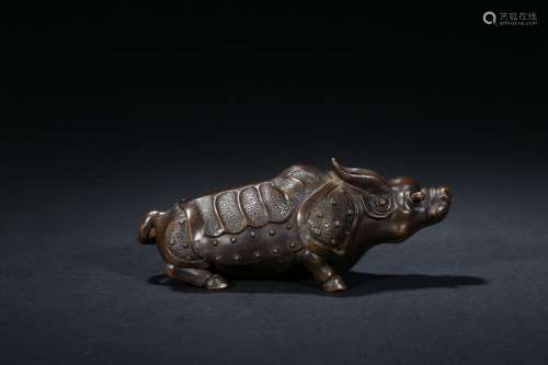 A CLAY FIGURE OF BUFFALO