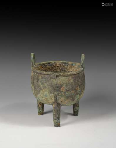 A BRONZE TAOTIE TRIPOD DING VESSEL