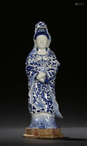 A BLUE AND WHITE FIGURE OF STANDING GUANYIN