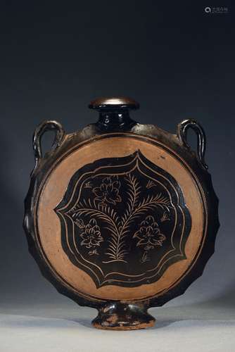 A GLAZED 'FOLIATE' INCISED MOON FLASK