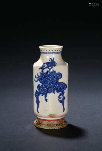 A BLUE AND WHITE 'PHOENIX' VASE