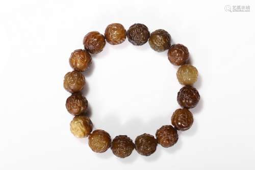 A JADE CARVED BEAD BRACELET