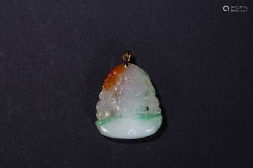 A JADEITE GUANYIN PENDANT