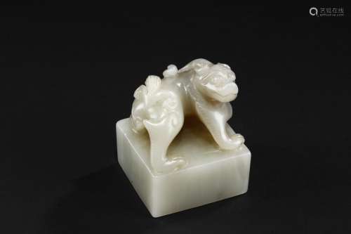 A JADE CARVED ANIMAL SEAL