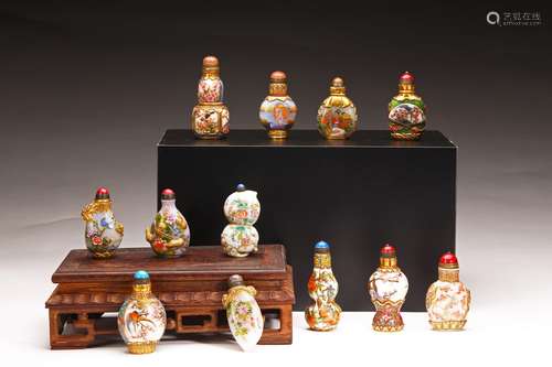 A SET OF TWELVE SNUFF BOTTLES