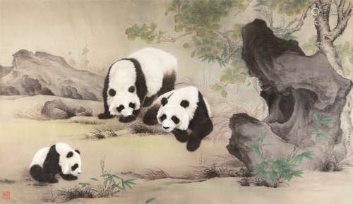 王生勇（b.1971） 熊猫 镜芯 设色绢本