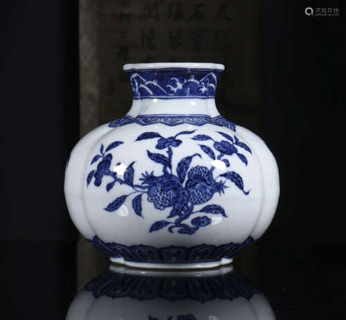 Blue and white pomegranate pot from Yongzheng year system