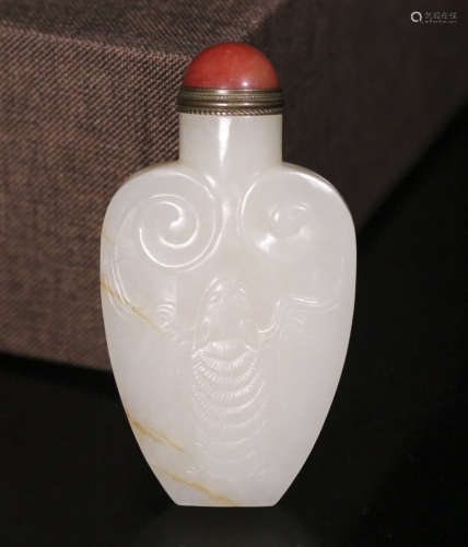 Hetian Jade peaceful snuff carving