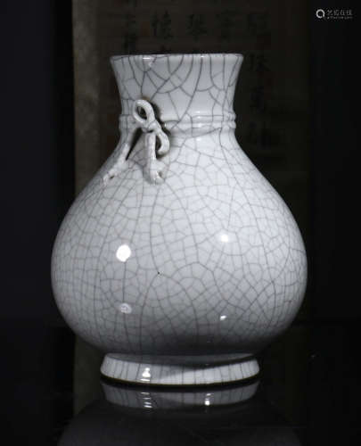 Ge Kiln bottle from Qing