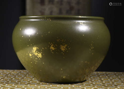 gold tea leaves sprinkled from Qianlong
