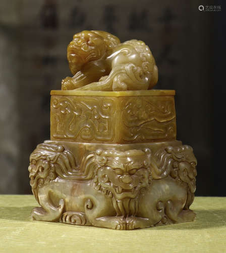 Tian Huang seal with lion button