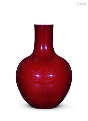 清 红釉天球瓶
