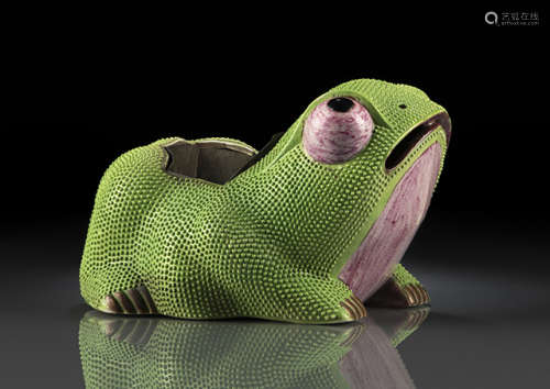清19世纪 素坯瓷绿釉蛙形盆托