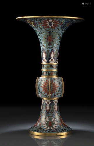 中国17世纪 掐丝珐琅卷枝莲纹觚式瓶