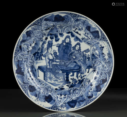 清康熙/约1700-1710期间 釉下青花外销瓷人物图盘一对