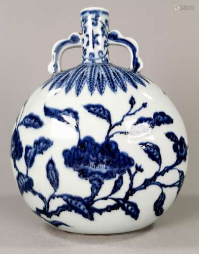 CHINESE BLUE AND WHITE PORCELAIN MOON FLASK