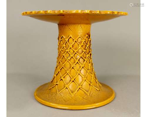 CHIESE YELLOW GLAZED PORCELAIN STAND