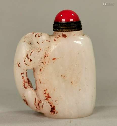 CHINESE WHITE JADE SNUFF BOTTLE WITH DRAGON